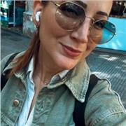 Me defino como una persona con ganas de compartir conocimientos y acompañar en el proceso de aprendizaje.